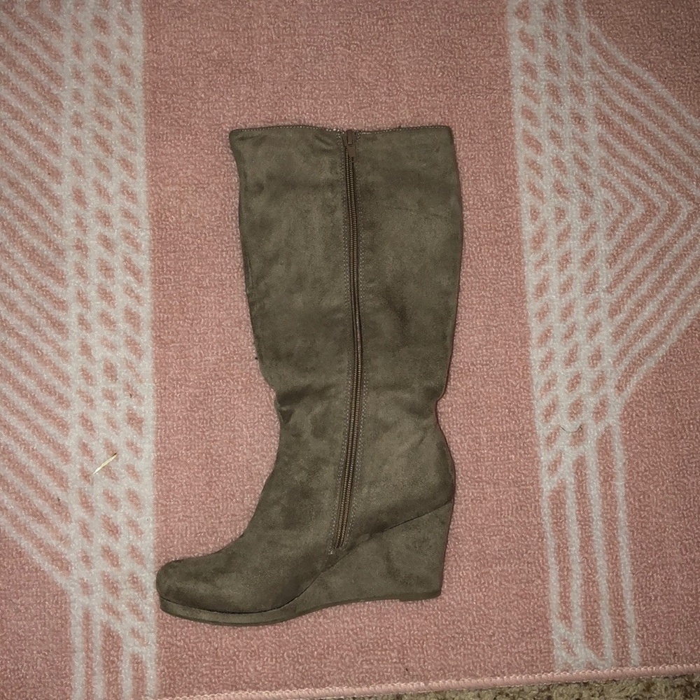 Boots - Picture 2 of 2